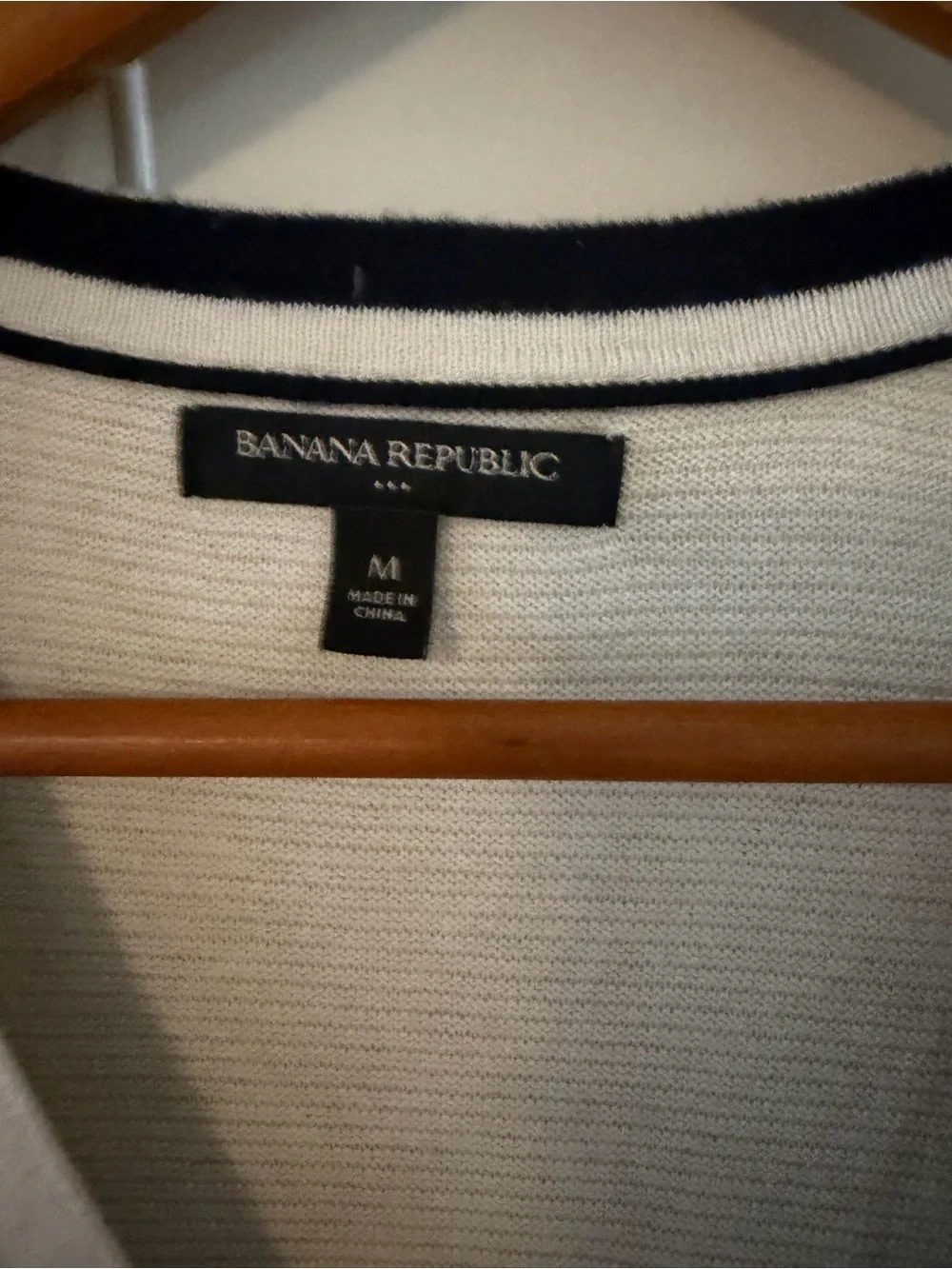 Banana Republic M Ivory Black Trim Textured V Neck Cardigan Sweater